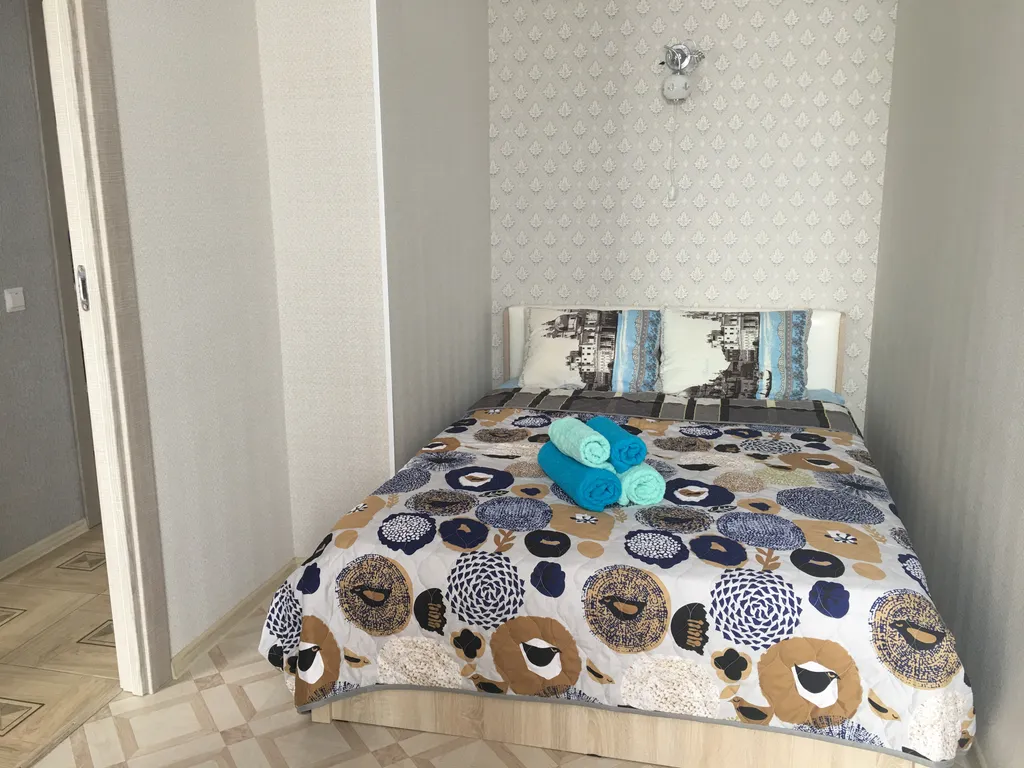 Четырехместная однокомнатная квартира с балконом в центре