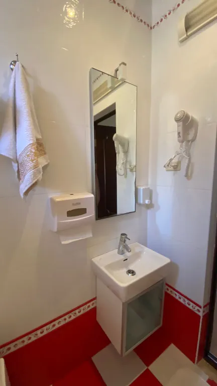 Большой 3х-этаж. дом на берегу моря