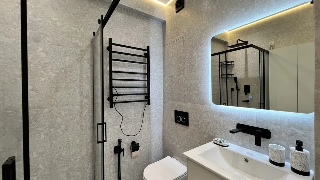 Квартира с бaлконoм и видом на моpе