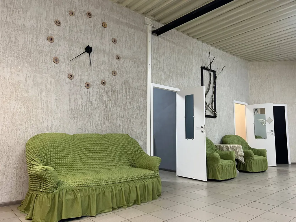 Уютное место отдыха для большой веселой компании с танцполом и баром