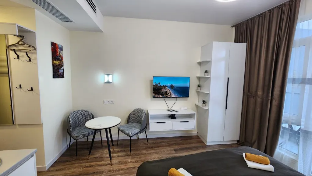 Апартамент с бассейном на берегу моря