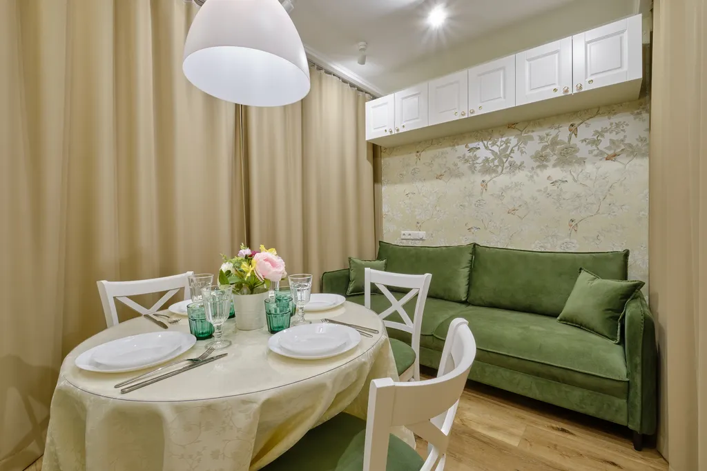 Квартира с дизайнерским ремонтом и видом на горы на побережье