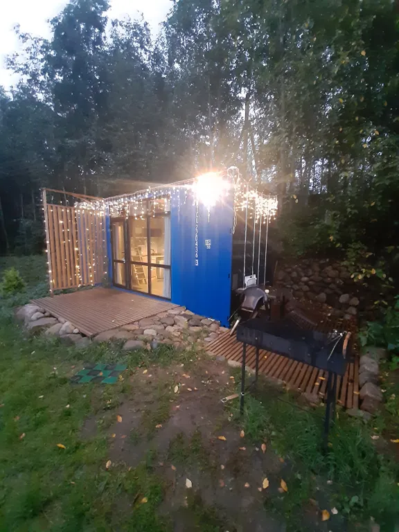 Уютный домик у реки