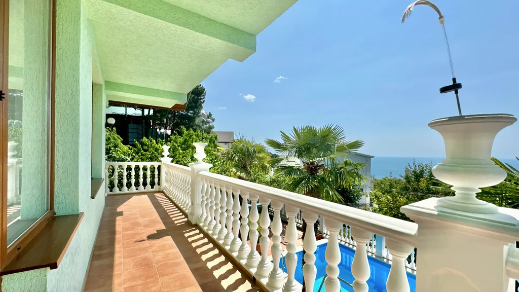 Дом с бассейном в Аутке