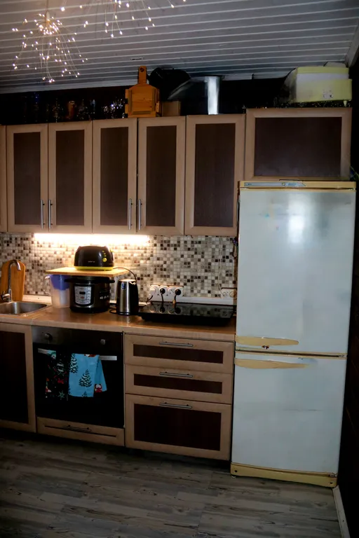 Коттедж на берегу реки с видом на сосновый лес