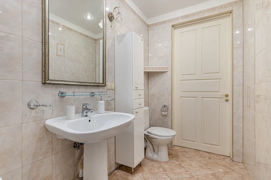 Квартира delux с 4 спальнями и парковкой у Эрмитажа