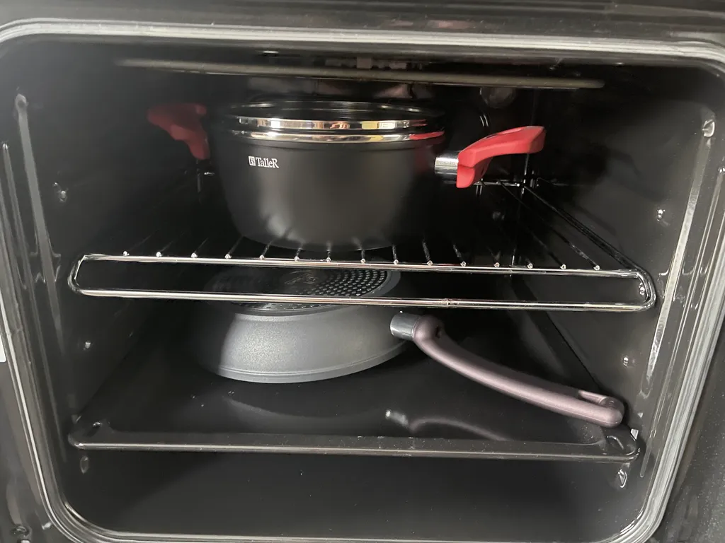 На Охте, с видом на лес и реку, рядом с Охта Парком