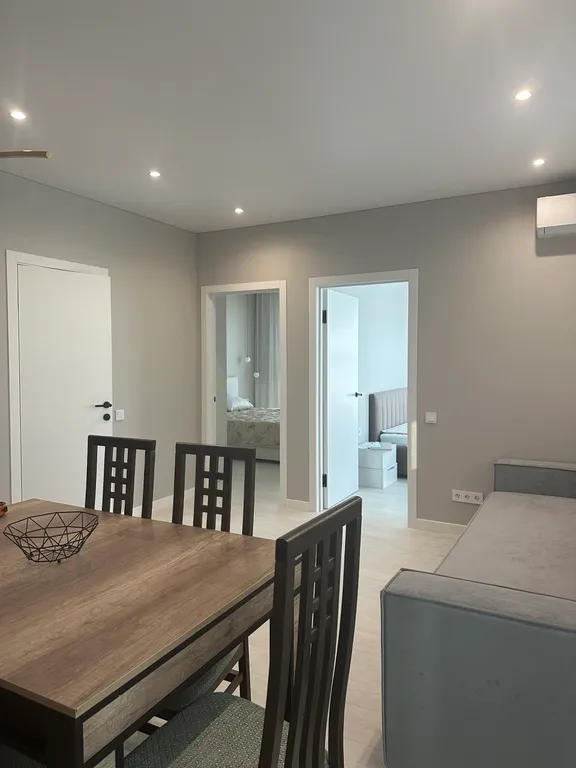 Новая евротрешка с хорошим ремонтом в новой микрорайоне