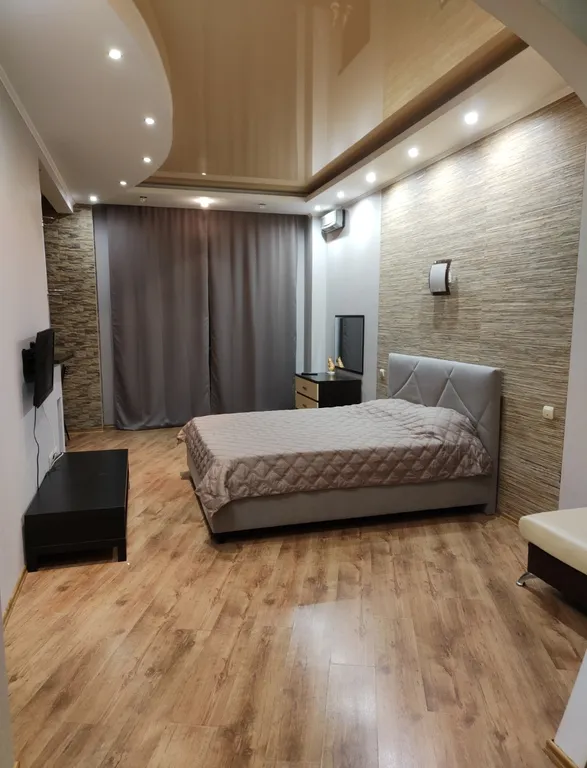 Квартира Просторная однокомнатная квартира с частичным видом на Волгу — Самара