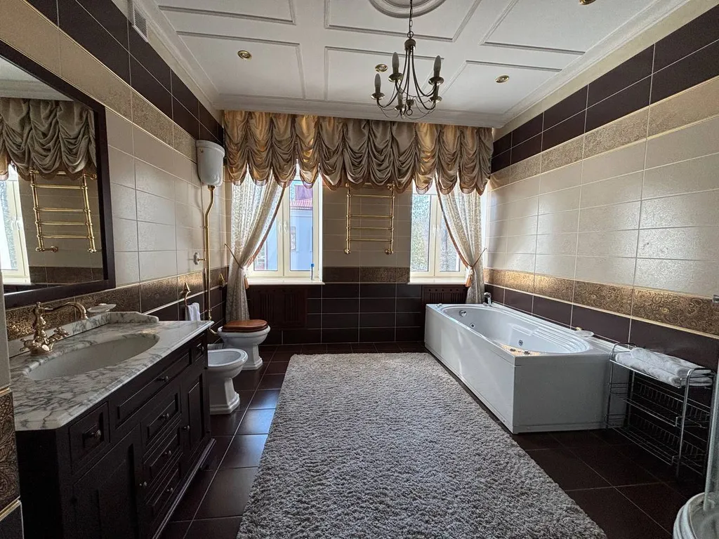 Двухэтажный коттедж с видом на парк в центре Минска