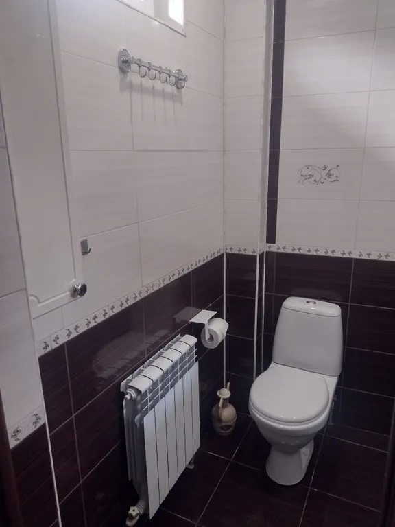 Уютный дoм, в живoписном райнe Беpмамыт у парка