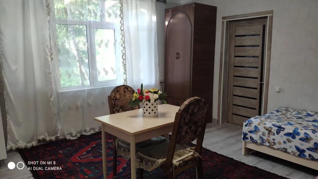 Уютная комната у подножия крепости Нарын Кала