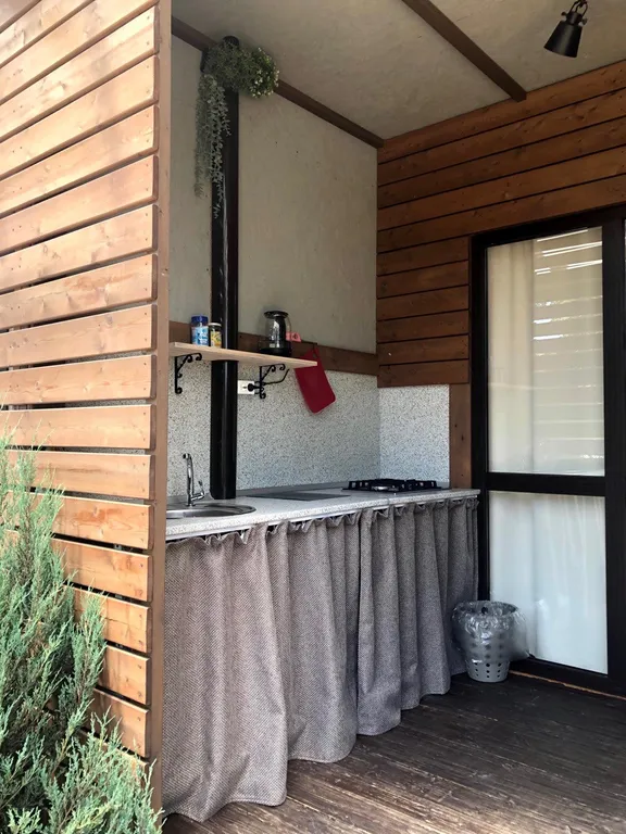 Трёхместный номер с летней кухней на лоджии, теплым бассейном