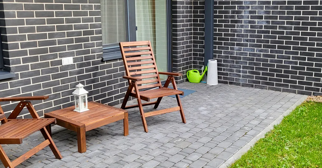 У залива среди сосен