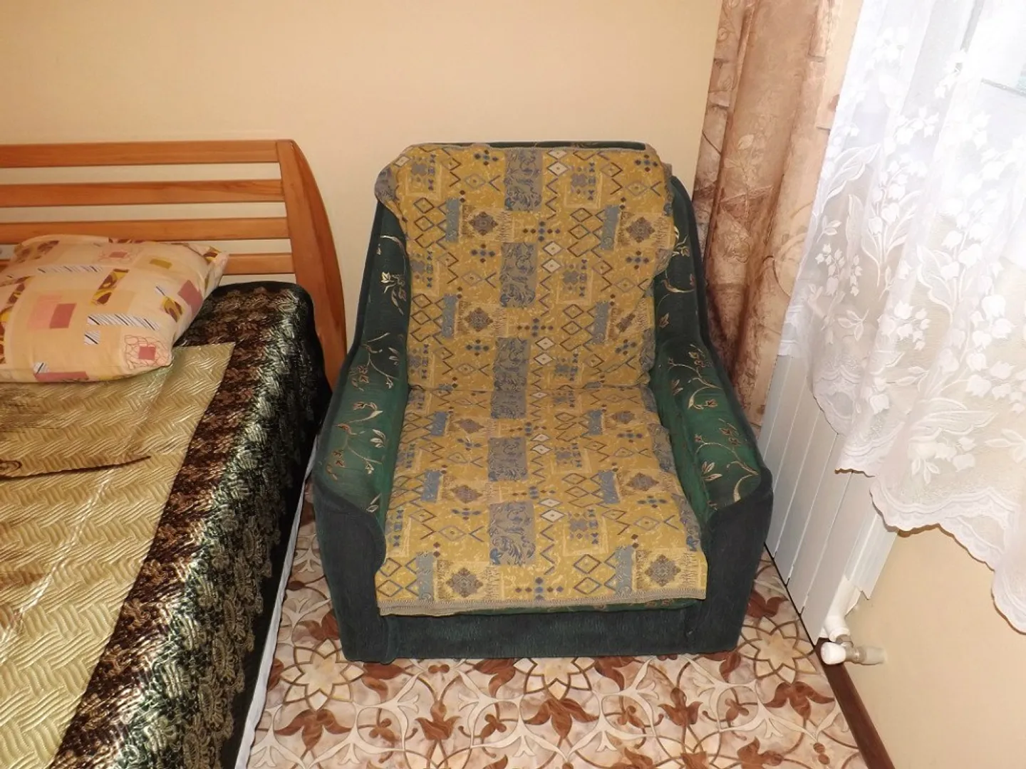 В номере "2" имеется 1 доп.место для ребенка (раскладное кресло)