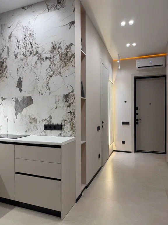 Абсолютно новая квартира в центре на набережной