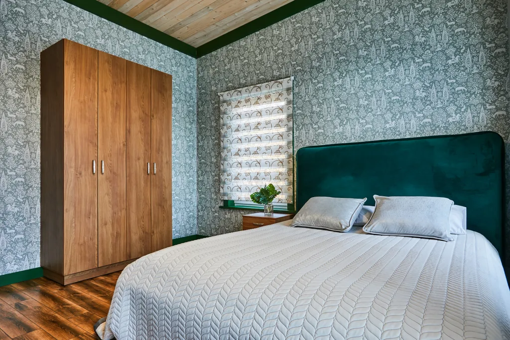 Большой коттедж с 5 спальнями, камином и террасой, Ромашка