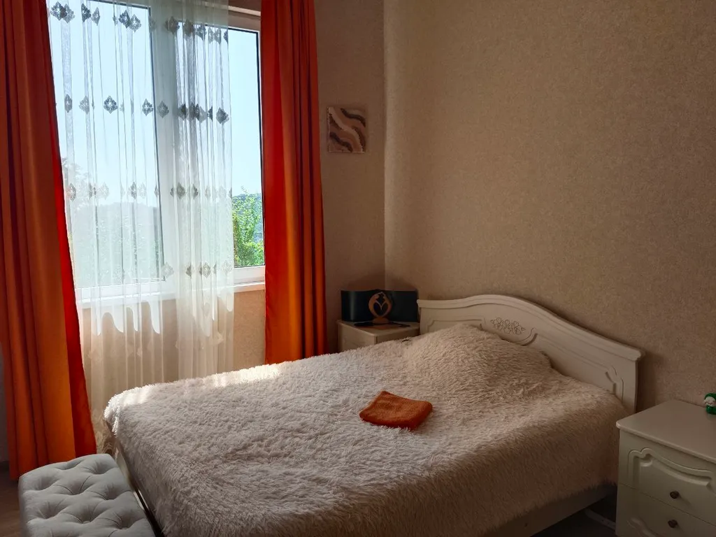 Просторный дом с райским садом на вершине холма с супер видами