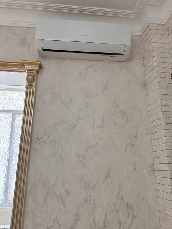 Квартира с двумя кондиционерами и вентилятором