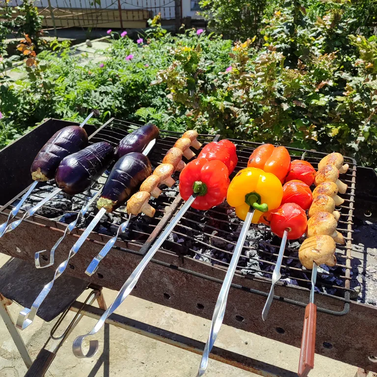 Двухкомнатной номер с удобствами, балконом и большим двором