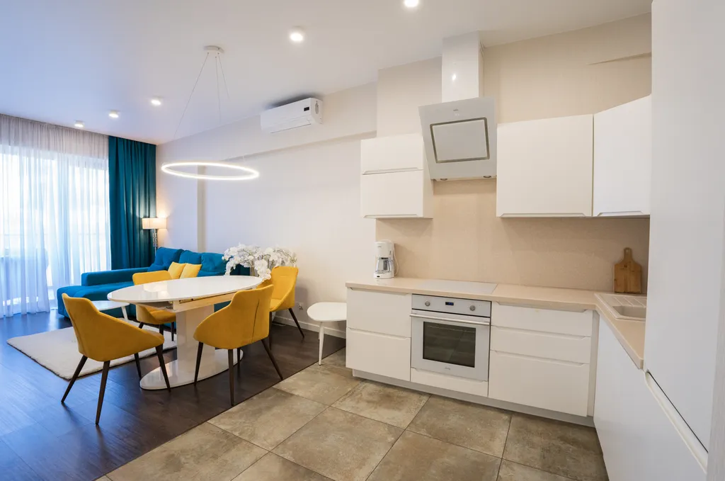 Трёхкомнатные апартаменты с видом на море и город