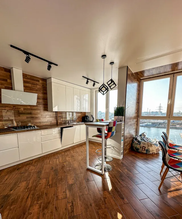 Geometry - просторная квартира с панорамным видом на реку в центре