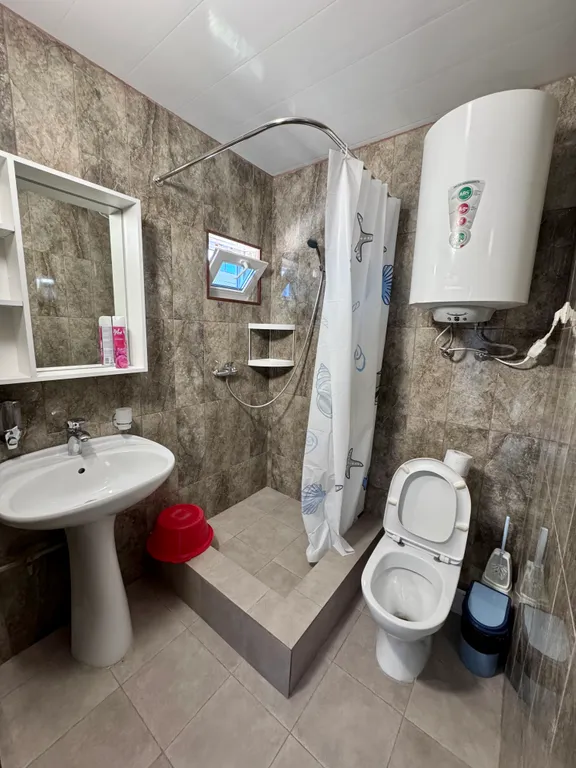 Трёхместный номер с видом на море, со всеми удобствами