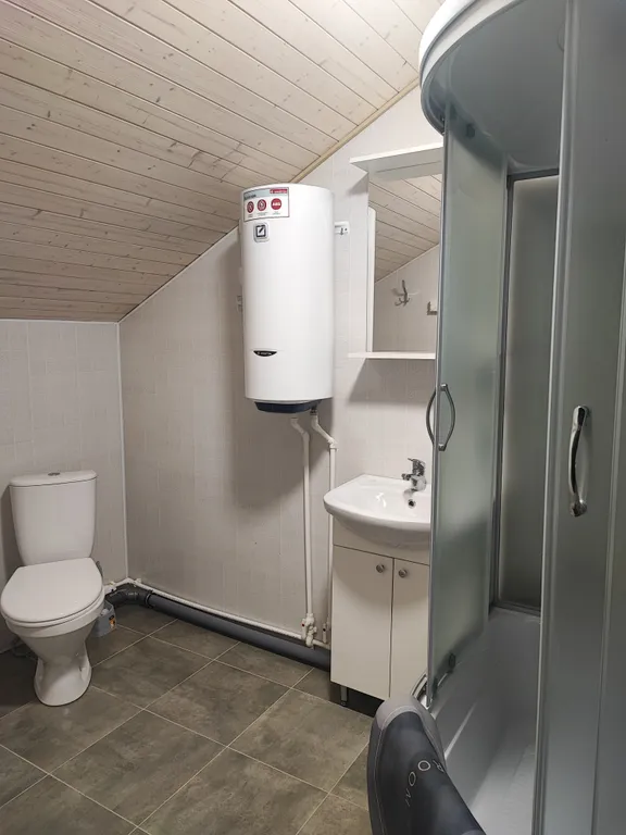 Просторный деревянный коттедж, половина дома, 2 этажа 1П