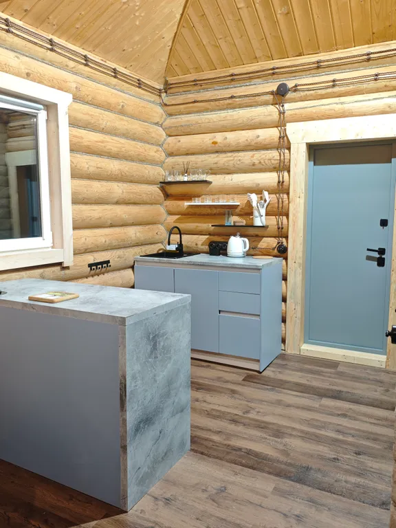 Гостевой дом в лесу с баней на дровах, чаном, бассейном, джакузи