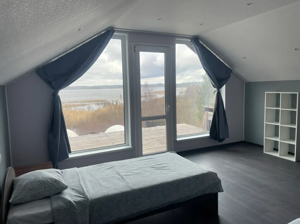 дом  на Выборгском шоссе у озера