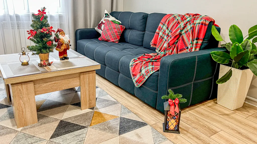 Дом сапфир с бассейном в центре