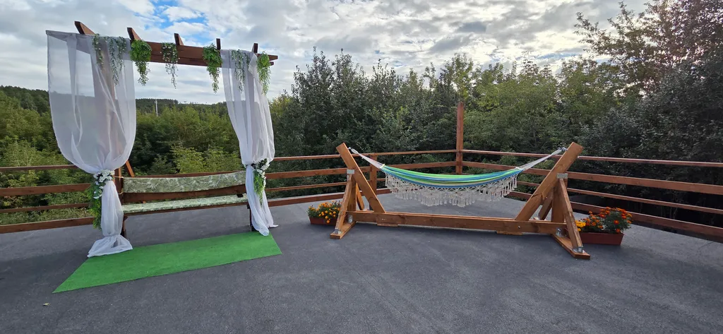 Коттедж с баней и бассейном-купелью в уникальном месте