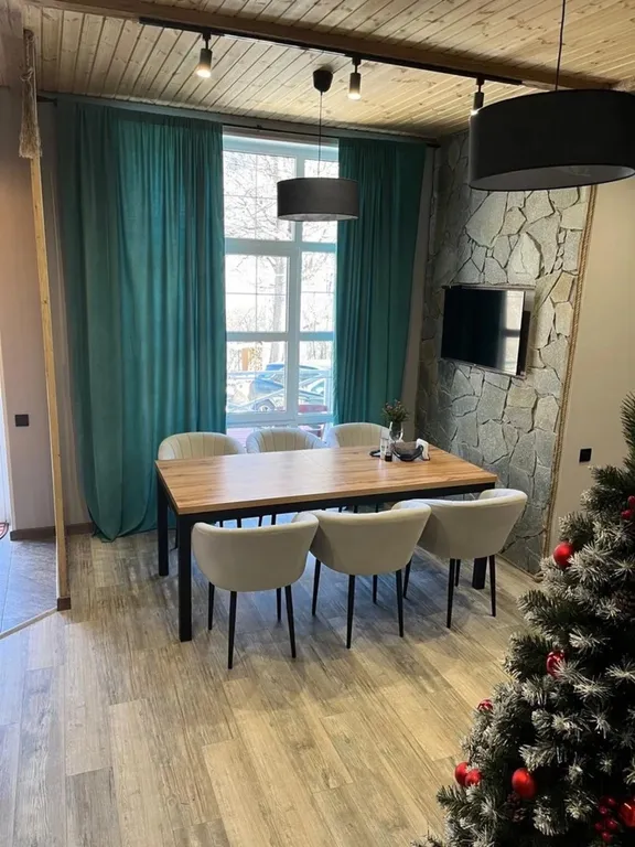 Премиальный гостевой дом в светлых тонах с видом на горы