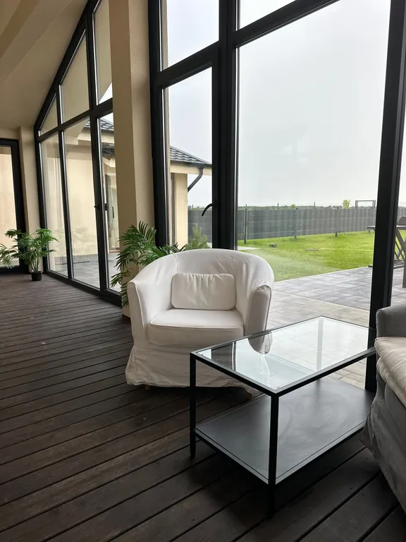 Уютный домик с видом на лес