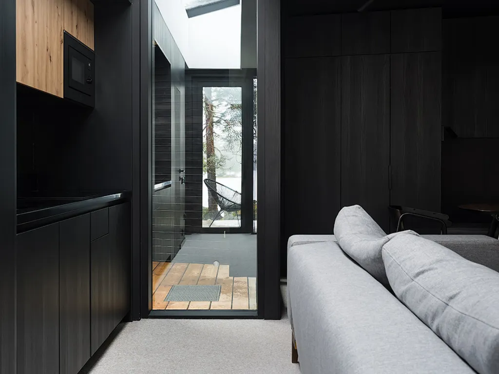 Загородный дом Stockholm с панорамными окнами на берегу реки Вуокса