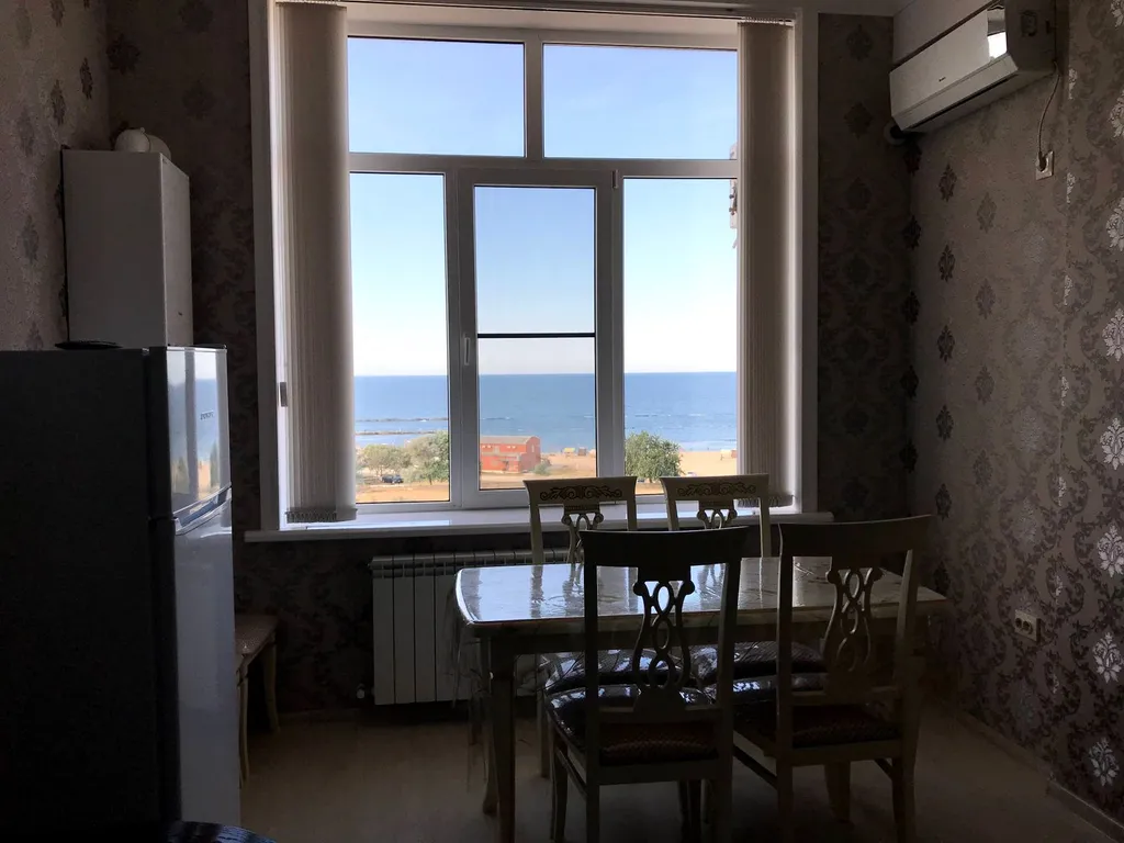 Квартира с видом на море, заводской пляж