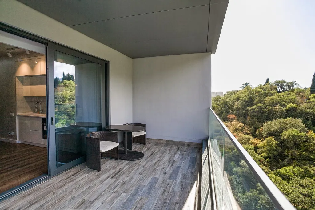 Студия с террасой вид на горы в Приморском парке