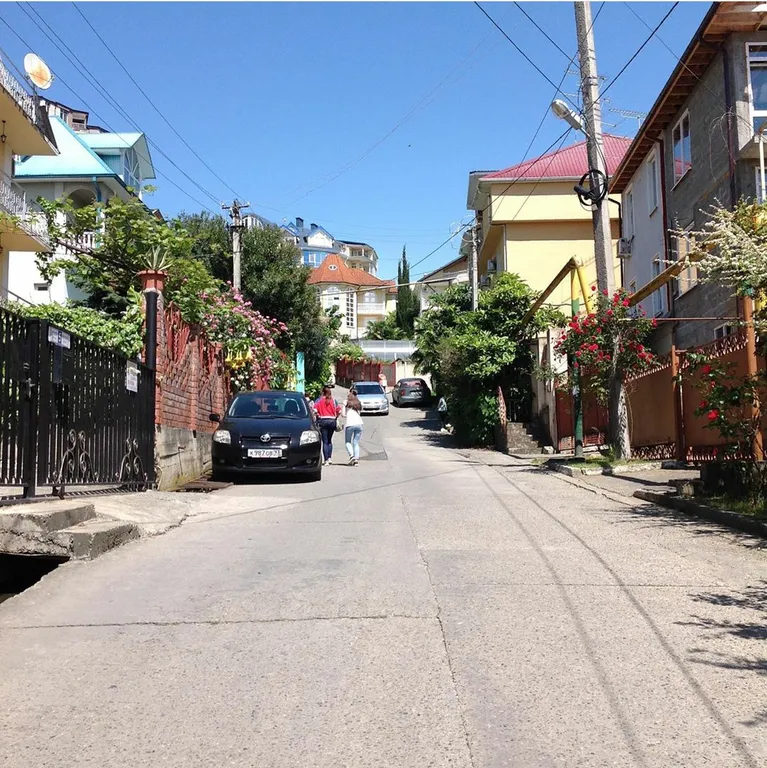 Квартира Двухкомнатная квартира недалеко от моря, рынка, океанариума и дельфинария — Адлер