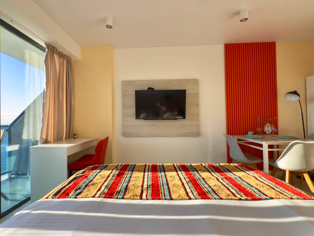 Студия с видом на море и горы