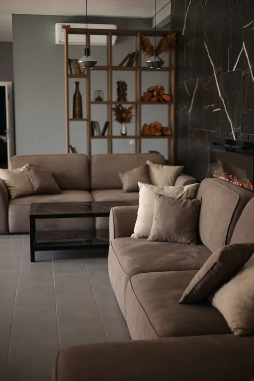 Вилла с бассейном на берегу реки в 30 минутах от центра города