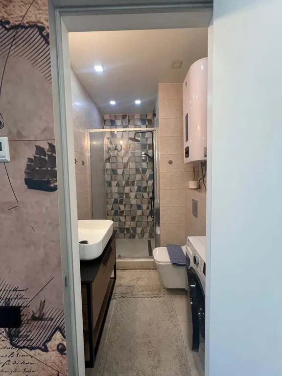 Стильная студия с бассейном