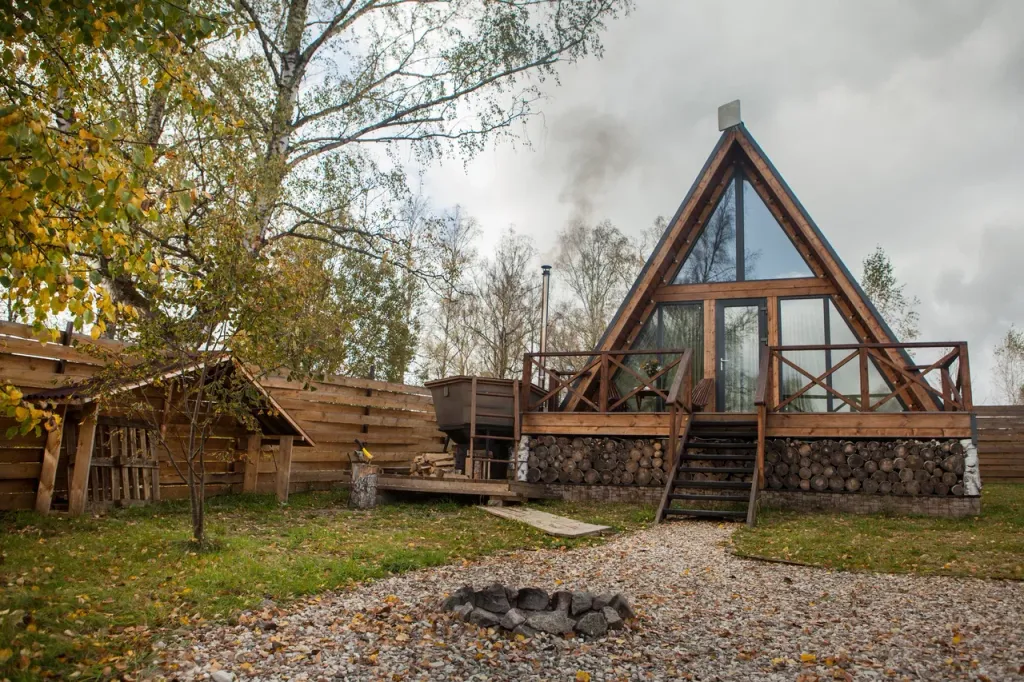 А-фрейм уютный домик у леса  с чаном