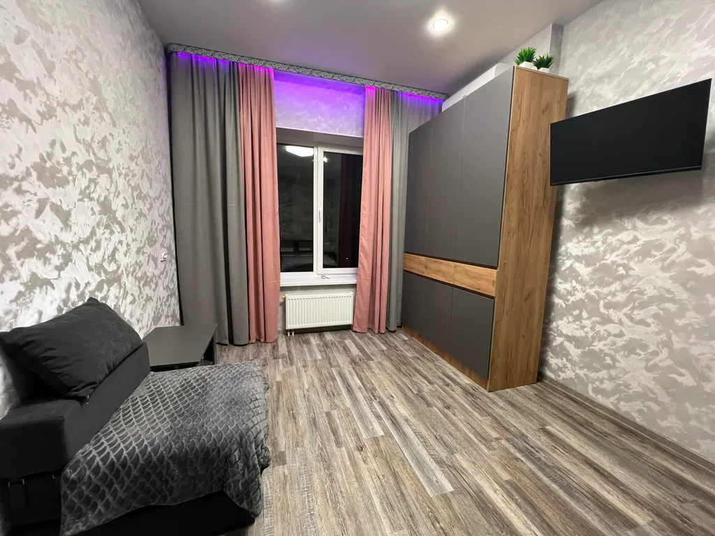 Уютная квартира с новым ремонтом с видом на взлётную полосу