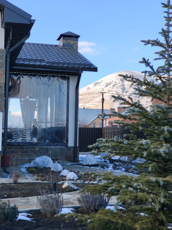 Новый дом с финской сауной, террасой и видом на гору Змейка