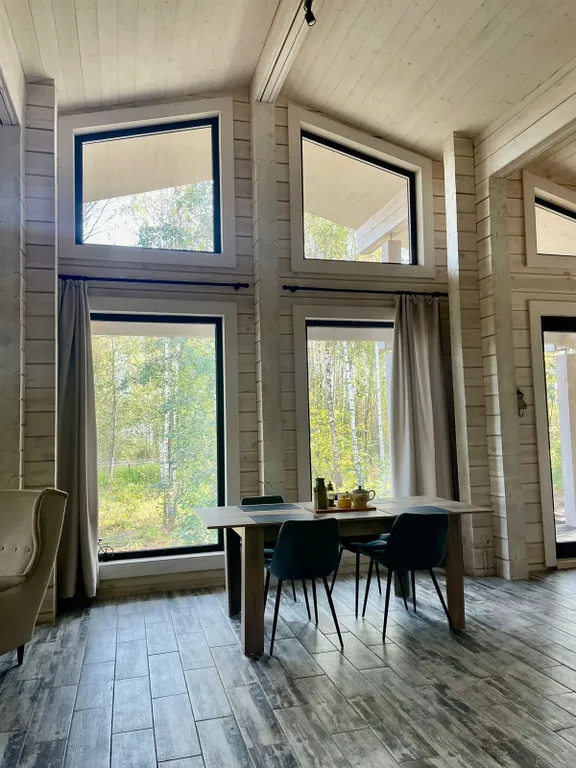 Сказочное шале в лесу