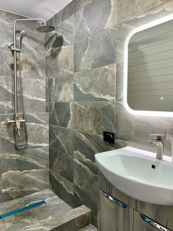 Отдельный домик а-фрейм с бассейном и видом на горы