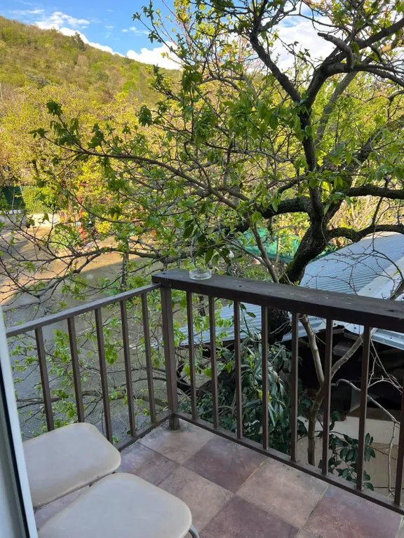 Двухместный номер с балконом , с видом на море и горы