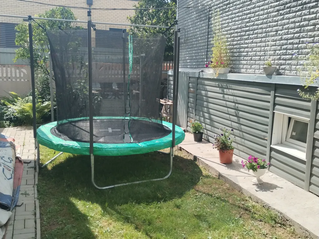 Уютный дом в черте города