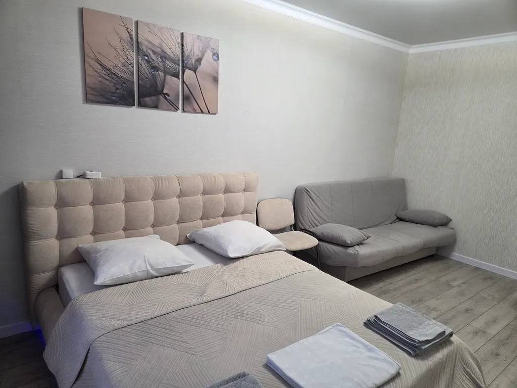 Апартаменты VVA / Сквер Героев России