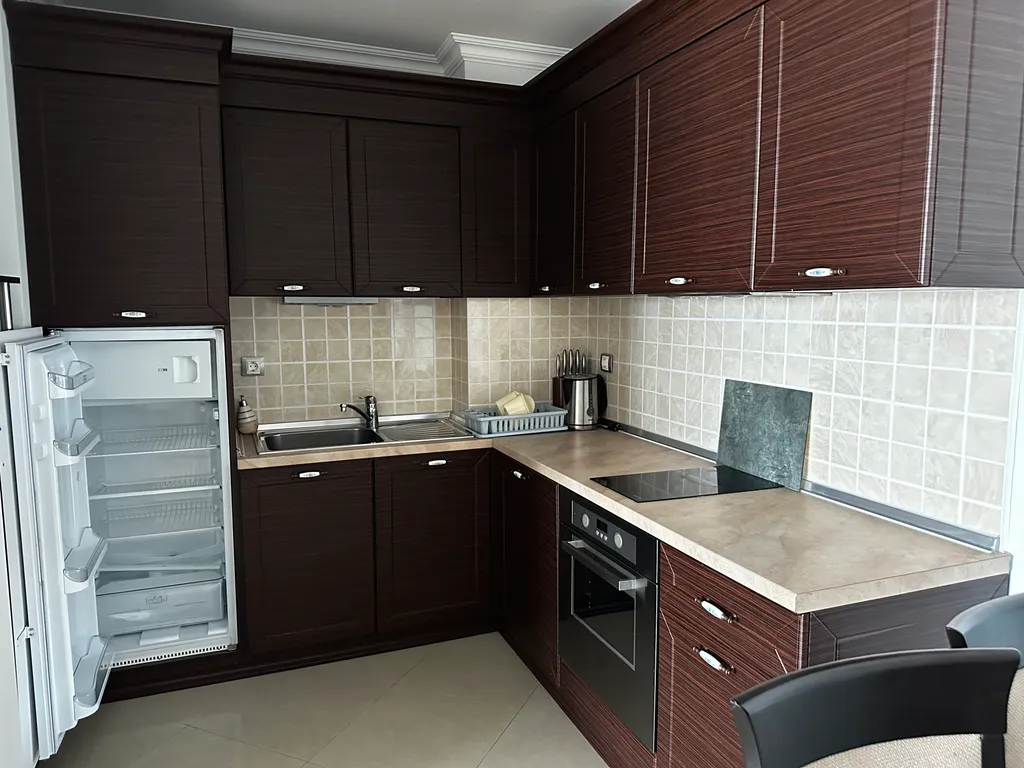 Трёхкомнатная квартира у пляжа, вид на море из всех комнат, два бассейна